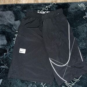 Nike shorts size L